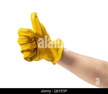 Main mâle portant un gant en cuir jaune sur fond blanc. Signez avec la main. Banque D'Images
