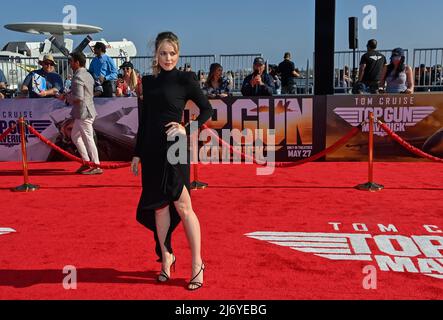 Rachel McAdams assiste à la première du film dramatique 'Top Gun: Maverick' à l'USS Midway à San Diego, Californie, le mercredi 4 mai 2022. Photo de Jim Ruymen/UPI Banque D'Images