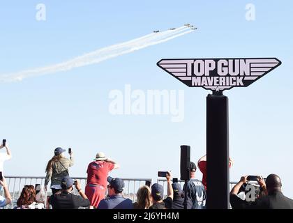 Survolez le tapis rouge lors de la première mondiale de « Top Gun: Maverick » sur l'USS Midway à San Diego, CA, le 4 mai 2022. (Photo de Scott Kirkland/Sipa USA) Banque D'Images