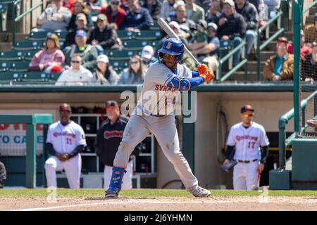 30 avril 2022 : l'outfielder de Syracuse mets Khalil Lee (24) prend une batte contre les ailes rouges de Rochester. Les Rochester Red Wings ont accueilli les Syracuse mets dans le premier match d'un double titre dans un match de la Ligue internationale à Frontier Field à Rochester, New York. (Jonathan Tenca/CSM) Banque D'Images