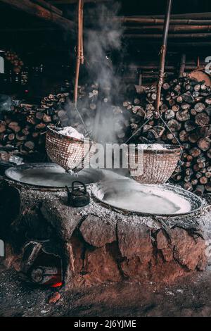 Puits de sel de roche de Bo Kluea à Bo Kluea Tai, province de Nan, Thaïlande Banque D'Images