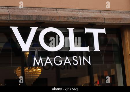 Orebro, Suède - 24 avril 2022 : vue rapprochée du magasin de mode Volt Magasin Volt Nagasib situé dans la rue Drottninggatan dans le centre-ville d'Orebro. Banque D'Images