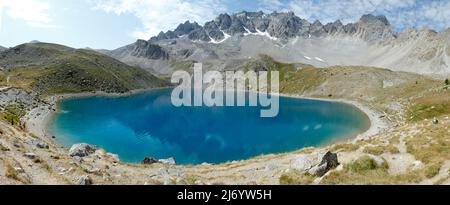 Lac Sainte Anne situé au-dessus du village de Ceillac, Parc naturel régional Queyras, Alpes du Sud, France Banque D'Images
