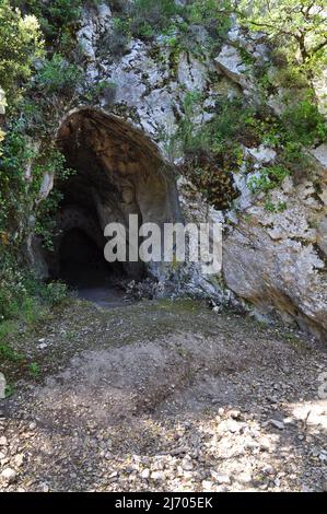 Grotte du Berger dans le destin de Sainte Anne d'Evenos Banque D'Images