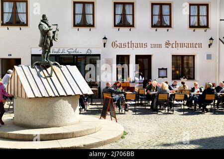 Allemagne Bavière route romantique. Füssen. Déjeuner dans un restaurant extérieur Banque D'Images