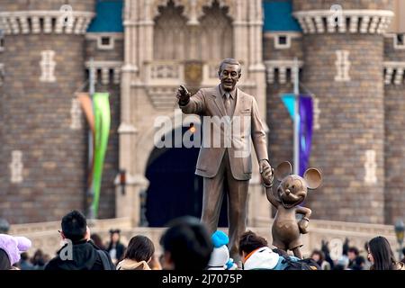 TOKYO - 01 JANVIER : Squlpture de Walt Disney avec Mickey Mouse au parc Tokyo Disnay Land, 01 janvier. 2017 au Japon Banque D'Images