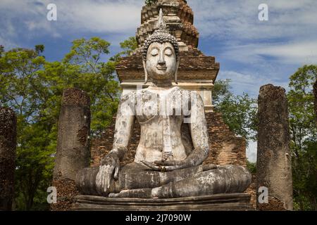 Bouddha assis à Wat Traphang Ngoen à Sukhothai, Thaïlande. Banque D'Images