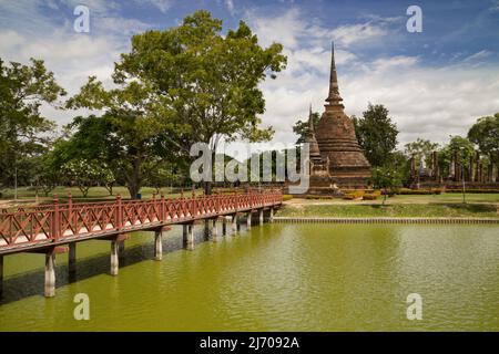 Pont à Wat sa si, Sukhothai, Thaïlande. Banque D'Images