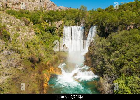 Vue aérienne de la cascade de Manojlovac dans le parc national de Krka, Croatie Banque D'Images