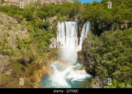 Vue aérienne de la cascade de Manojlovac dans le parc national de Krka, Croatie Banque D'Images