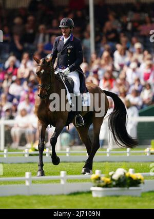 Phillip Dutton sur Z pendant le test de dressage le deuxième jour des épreuves de badminton à cheval qui ont eu lieu au Badminton Estate, Gloucestershire. Date de la photo: Jeudi 5 mai 2022. Banque D'Images