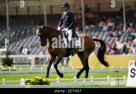 Phillip Dutton sur Z pendant le test de dressage le deuxième jour des épreuves de badminton à cheval qui ont eu lieu au Badminton Estate, Gloucestershire. Date de la photo: Jeudi 5 mai 2022. Banque D'Images