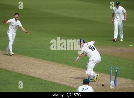 Ed Barnard, de Worcestershire, fait la coupe d'Alex Lees de Durham pendant le championnat du comté de LV=, match de la division deux à New Road, Worcester. Date de la photo: Jeudi 5 mai 2022. Banque D'Images