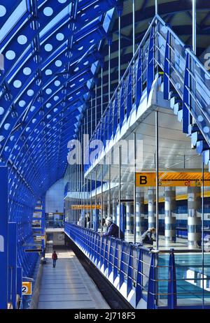 Rajská zahrada est une station de métro moderne située à Prague en République tchèque. Banque D'Images