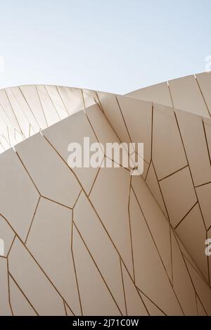 Musée national du Qatar, conçu par l'architecte français Jean nouvel. Le design s'inspire des roses du désert, de la formation de fleurs. Banque D'Images