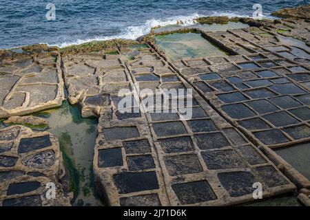 Zonqor point moules de sel à Marsaskala qui sont considérés à ce jour de l'époque romaine, Malte Banque D'Images