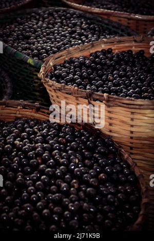 Paniers Acai exposés au marché Ver-o-Peso de Belém, Pará, Amazon, Brésil Banque D'Images