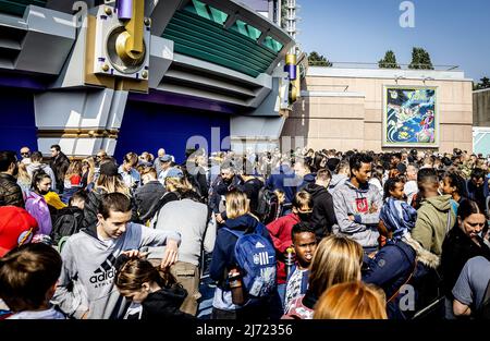 2022-05-03 11:20:23 03-05-2022, Paris - beaucoup de Hollandais sont en vacances à Disneyland Paris en France. La foule à Disneyland Paris pendant les vacances de mai. Photo: ANP / Hollandse Hoogte / Jeffrey Groeneweg pays-bas sortie - belgique sortie Banque D'Images