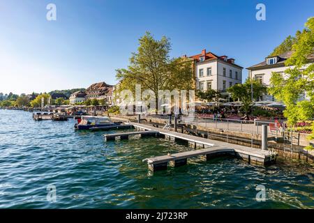 Restaurants et cafés an der Uferpromenade, Ueberlingen, Bodensee, Bade-Wurtemberg, Allemagne Banque D'Images