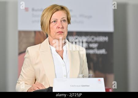 Vienne, Autriche. 5th mai 2022. Conférence de presse Wohnschirm (Living Screen), une nouvelle offre du Ministère des Affaires sociales pour la sécurisation du logement avec Edeltraud Glettler, Chef de section au Ministère des Affaires sociales. Cela a été offert depuis le début de l'année Ministère des Affaires sociales dans toute l'Autriche avec le 'WOHNSCHIRM'. Des conseils et un soutien financier pour les dettes locatives ont été fournis pendant la pandémie de corona Banque D'Images