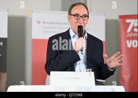 Vienne, Autriche. 5th mai 2022. Conférence de presse Wohnschirm (Living Screen), une nouvelle offre du Ministère des Affaires sociales pour la sécurisation du logement avec Johannes Rauch (les verts), Ministre des Affaires sociales. Cela a été offert depuis le début de l'année Ministère des Affaires sociales dans toute l'Autriche avec le 'WOHNSCHIRM'. Des conseils et un soutien financier pour les dettes locatives ont été fournis pendant la pandémie de corona Banque D'Images