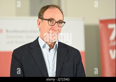 Vienne, Autriche. 5th mai 2022. Conférence de presse Wohnschirm (Living Screen), une nouvelle offre du Ministère des Affaires sociales pour la sécurisation du logement avec Johannes Rauch (les verts), Ministre des Affaires sociales. Cela a été offert depuis le début de l'année Ministère des Affaires sociales dans toute l'Autriche avec le 'WOHNSCHIRM'. Des conseils et un soutien financier pour les dettes locatives ont été fournis pendant la pandémie de corona Banque D'Images