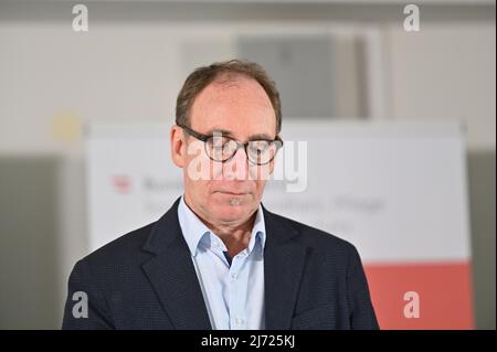 Vienne, Autriche. 5th mai 2022. Conférence de presse Wohnschirm (Living Screen), une nouvelle offre du Ministère des Affaires sociales pour la sécurisation du logement avec Johannes Rauch (les verts), Ministre des Affaires sociales. Cela a été offert depuis le début de l'année Ministère des Affaires sociales dans toute l'Autriche avec le 'WOHNSCHIRM'. Des conseils et un soutien financier pour les dettes locatives ont été fournis pendant la pandémie de corona Banque D'Images