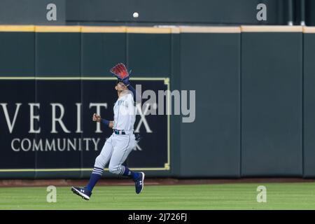 Le Fielder Julio Rodriguez (44) du centre des Mariners de Seattle fait une prise dans le deuxième repas contre les Astros de Houston, le mercredi 4 mai 2022, à Houston Banque D'Images