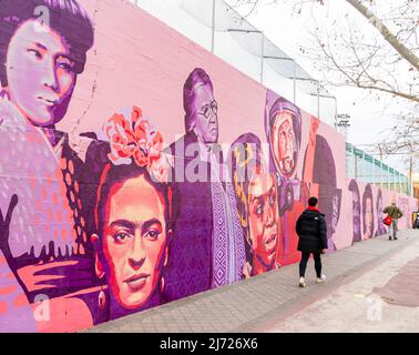 Partie centrale de la murale féministe Concepción la unión hace la fuerza, Unity est la force de l'équipe d'Unlogic espagnole. Madrid, Espagne Banque D'Images
