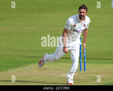 Londres, Royaume-Uni. 5 mai 2022, le bowling Ben Sanderson de Northamptonshire, à Surrey, s’emparie sur le Northamptonshire au championnat du comté de Kia Oval, le premier jour. David Rowe/Alay Live News. Banque D'Images