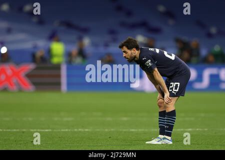 Madrid, Espagne, le 4th mai 2022. Bernardo Silva de Manchester City réagit à la suite du coup de sifflet final du match de la Ligue des champions de l'UEFA au Bernabeu, à Madrid. Le crédit photo devrait se lire: Jonathan Moscrop / Sportimage Banque D'Images