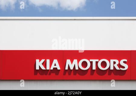 Villefranche, France - 10 juillet 2021 : Kia Motors signe sur un mur d'une concession. Kia Motors Corporation a son siège social à Séoul Banque D'Images