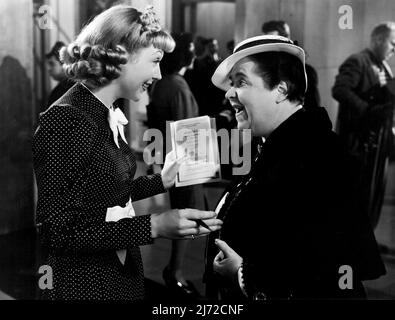 Une scène du 20th Century-Fox production 'Hotel for Women'. Elsa Maxwell. 09 novembre 1939. (Photo par scène). Banque D'Images