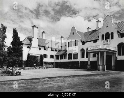 Visite royale en Afrique du Sud -- le Front Sud de la Maison du Gouvernement, Pretoria, montrant l'entrée principale de la maison. Maison du gouvernement, Pretoria (architecte Sir Herbert Baker), où la famille royale résidera pendant son séjour à Pretoria de mars 29th à avril 7th. 25 janvier 1947. (Photo de l'agence de presse de Barratt). Banque D'Images