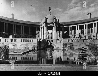 Visite royale en Afrique du Sud -- bâtiments du gouvernement de l'Union, Pretoria, montrant le Restrum et Lily Pond dans l'amphithéâtre, que la famille royale visitera pendant leur séjour à Pretoria du 29th mars au 7th avril. 28 janvier 1947. (Photo de l'agence de presse photo de Barratt). Banque D'Images