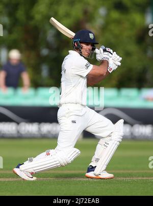David Bedingham de Durham se batte pendant le LV= County Championship, deuxième match de la division à New Road, Worcester. Date de la photo: Jeudi 5 mai 2022. Banque D'Images