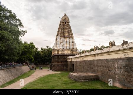 Vellore, Tamil Nadu, Inde - septembre 2018 : l'ancien temple hindou de Jalakanteswarar à l'intérieur du fort de Vellore. Banque D'Images