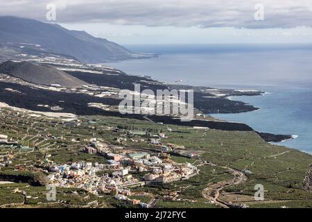 Vue aérienne de l'île de la Palma avec des coulées de lave du récent volcan Cumbre Vieja Banque D'Images