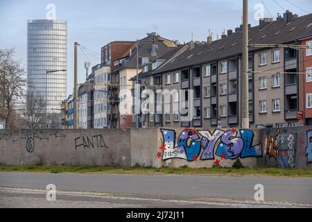 Quartier résidentiel à Cologne avec des personnes fortuites Banque D'Images