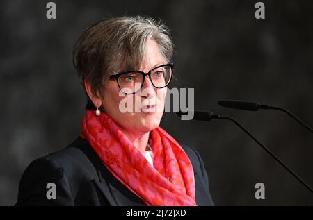 05 mai 2022, Bavière, Garmisch-Partenkirchen: Elisabeth Koch (CSU), maire de Garmisch-Partenkirchen, parle lors de l'événement d'information des citoyens du marché Garmisch-Partenkirchen au sujet du sommet de G7 à Bayernhalle. Le Sommet de G7 aura lieu du 26 au 28.06.2022 à Schoss Elmau. Photo: Angelika Warmuth/dpa Banque D'Images