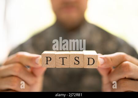 Soldat militaire de l'armée avec texte de trauma du PTSD Banque D'Images