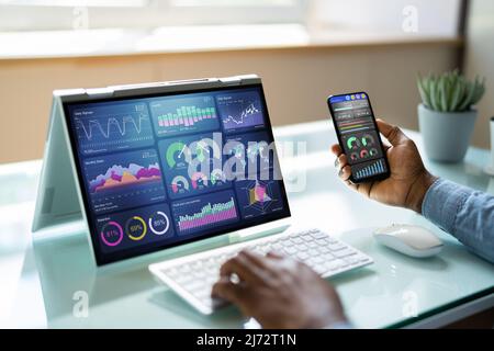 Analyste de données à l'aide du tableau de bord KPI d'analyse de données Banque D'Images