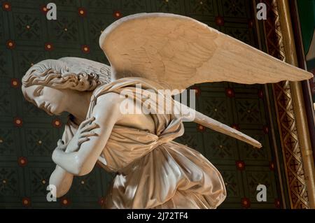 Sculpture d'un angle vu à droite à l'entrée d'église Saint-Gervais-Saint-Protais depuis la rue des barres. Banque D'Images