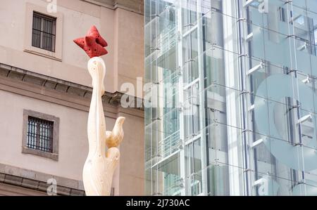 Une photo du peuple espagnol a un chemin qui mène à une étoile (El pueblo español tiene un camino que conduce a una estrella en espagnol) sculpture a Banque D'Images