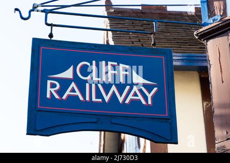 Signalisation pour le Cliff Railway à Bridgnorth, Shropshire, Royaume-Uni. Un funiculaire reliant la haute ville à la basse ville de Bridgnorth Banque D'Images