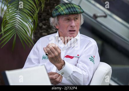 Miami, Floride, le 5 mai 2022. L'ancien pilote britannique de Formule 1 de l'Écosse Sir Jackie Stewart dans le paddock pendant le Grand Prix de Formule 1 de Miami à l'aérodrome international de Miami, Floride, le 5 mai 2022. Photo de Shawn Thew/UPI Banque D'Images