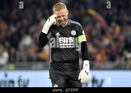 Kasper Schmeichel, du Leicester City FC, réagit lors du match de football de la demi-finale de la ligue de la Conférence de 2nd jambes entre AS Roma et Leicester City FC au stade Olimpico à Rome (Italie), le 5th mai 2022. Photo Andrea Staccioli / Insidefoto Banque D'Images