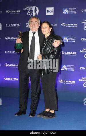 4 mai 2022, Roma, Lazio, Italie: Aux studios de Rome, gagnant la cerimonie de 2022 David di Donatello. Dans cette photo Silvio Orlando et Maria Laura Rondanini (Credit image: © Paolo Pizzi/Pacific Press via ZUMA Press Wire) Banque D'Images