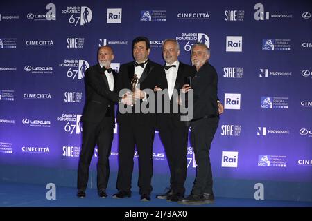 3 mai 2022, Roma, Lazio, Italie: Aux studios Cinecittà de Rome, gagnant la cerimony de 2022 David di Donatello .dans cette photo Gilberto Marinelli, Fabio Venturi, Gianni Pallotto (Credit image: © Paolo Pizzi/Pacific Press via ZUMA Press Wire) Banque D'Images