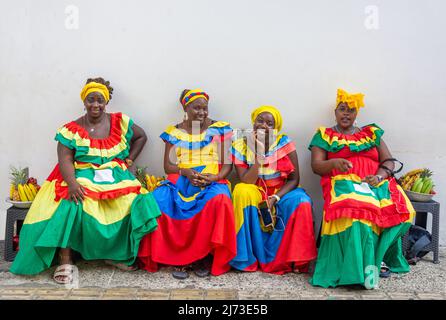 Marchands de fruits Palencera colorés, Plaza de San Pedro Claver, Old Cartagena, Cartagena, Bolivar, République de Colombie Banque D'Images